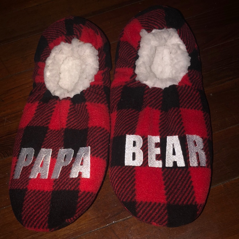 NWOT MEN’S BUFFALO PLAID “PAPA BEAR” SLIPPERS 🦬